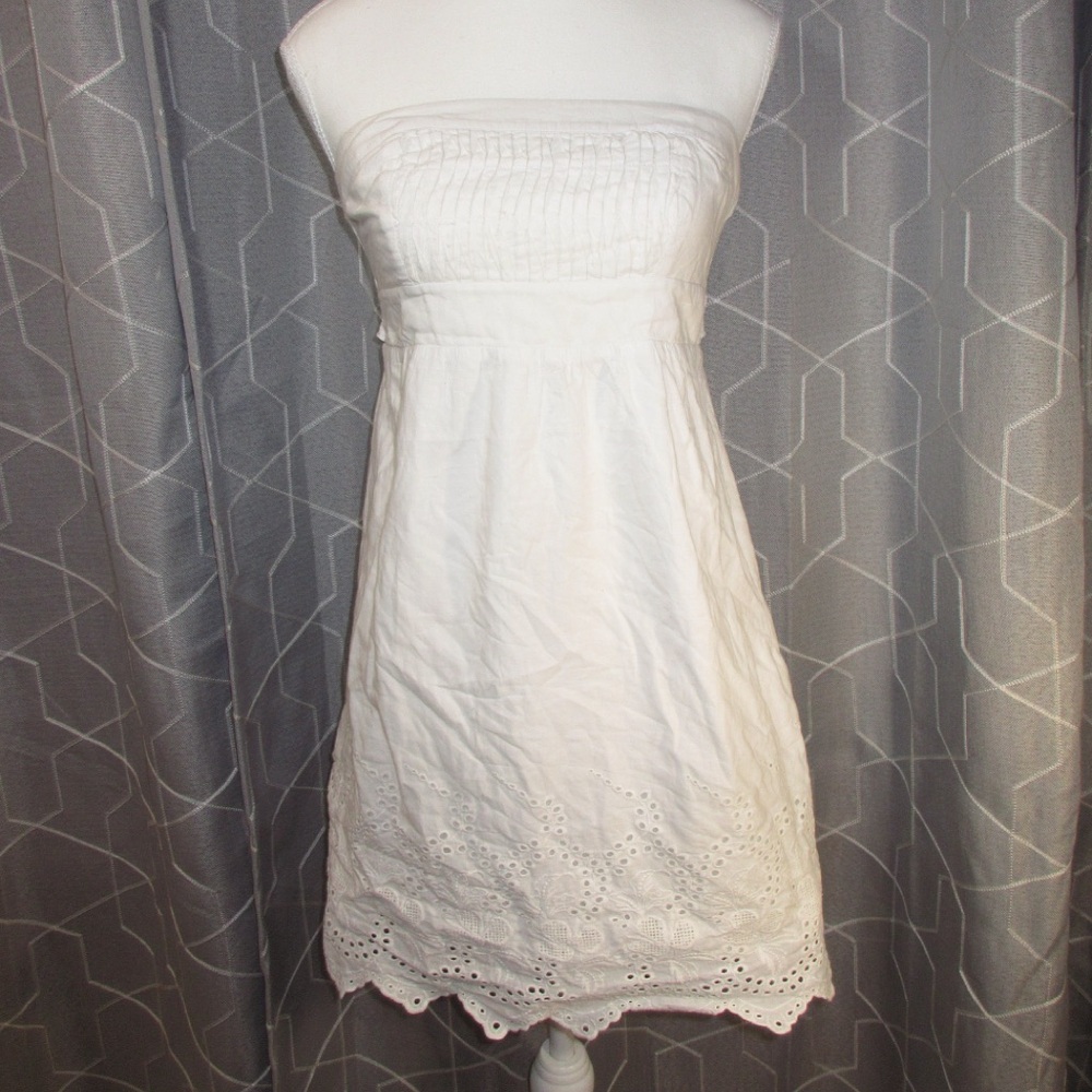 Elegant White Strapless Dress